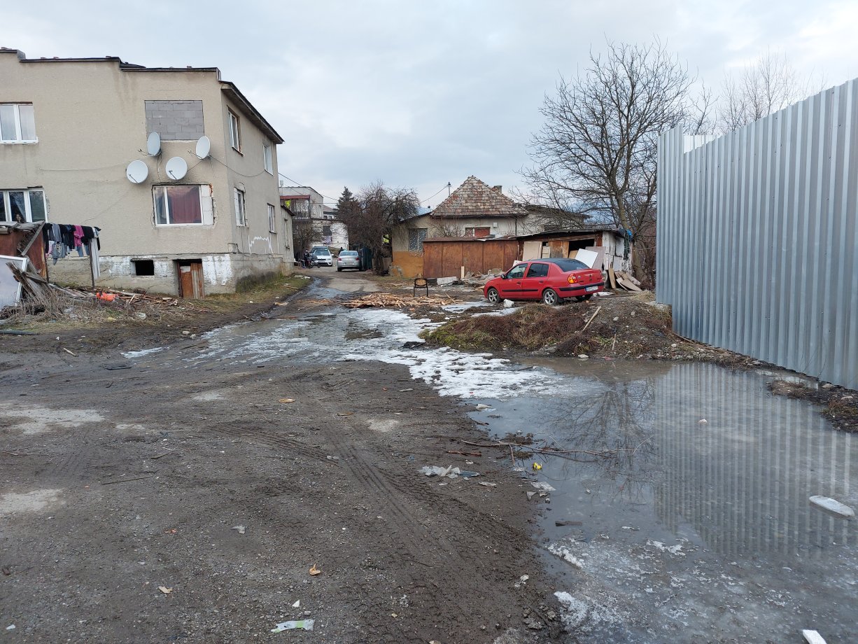 Banskobystrická komunita Na Hrbe, 2. časť: nedokončená kanalizácia ako hygienické riziko