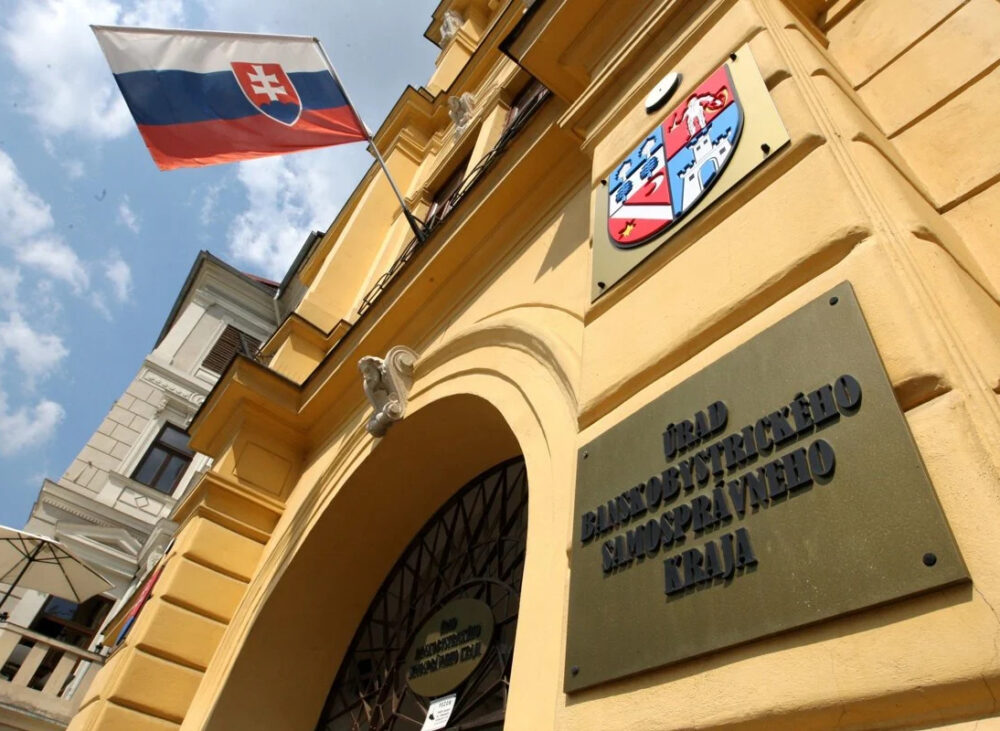 [Školy za demokraciu] Ktorí kandidáti na župana BBSK naozaj vnímajú vzdelávanie ako prioritu?