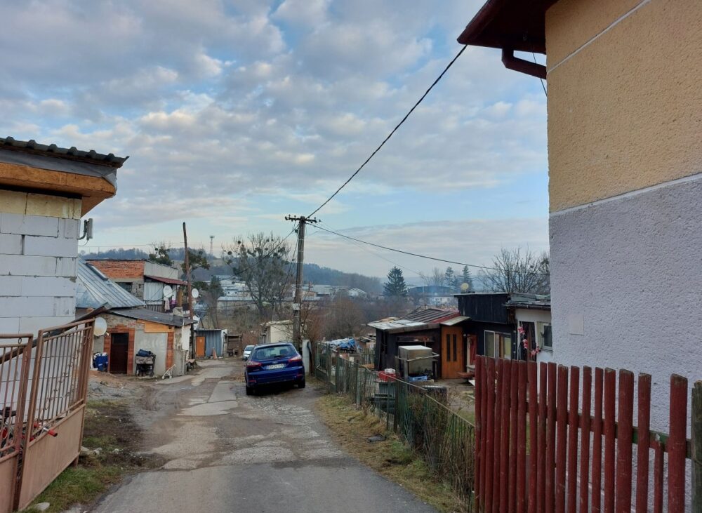 Banskobystrická komunita Na Hrbe, 1. časť: chodci v ohrození