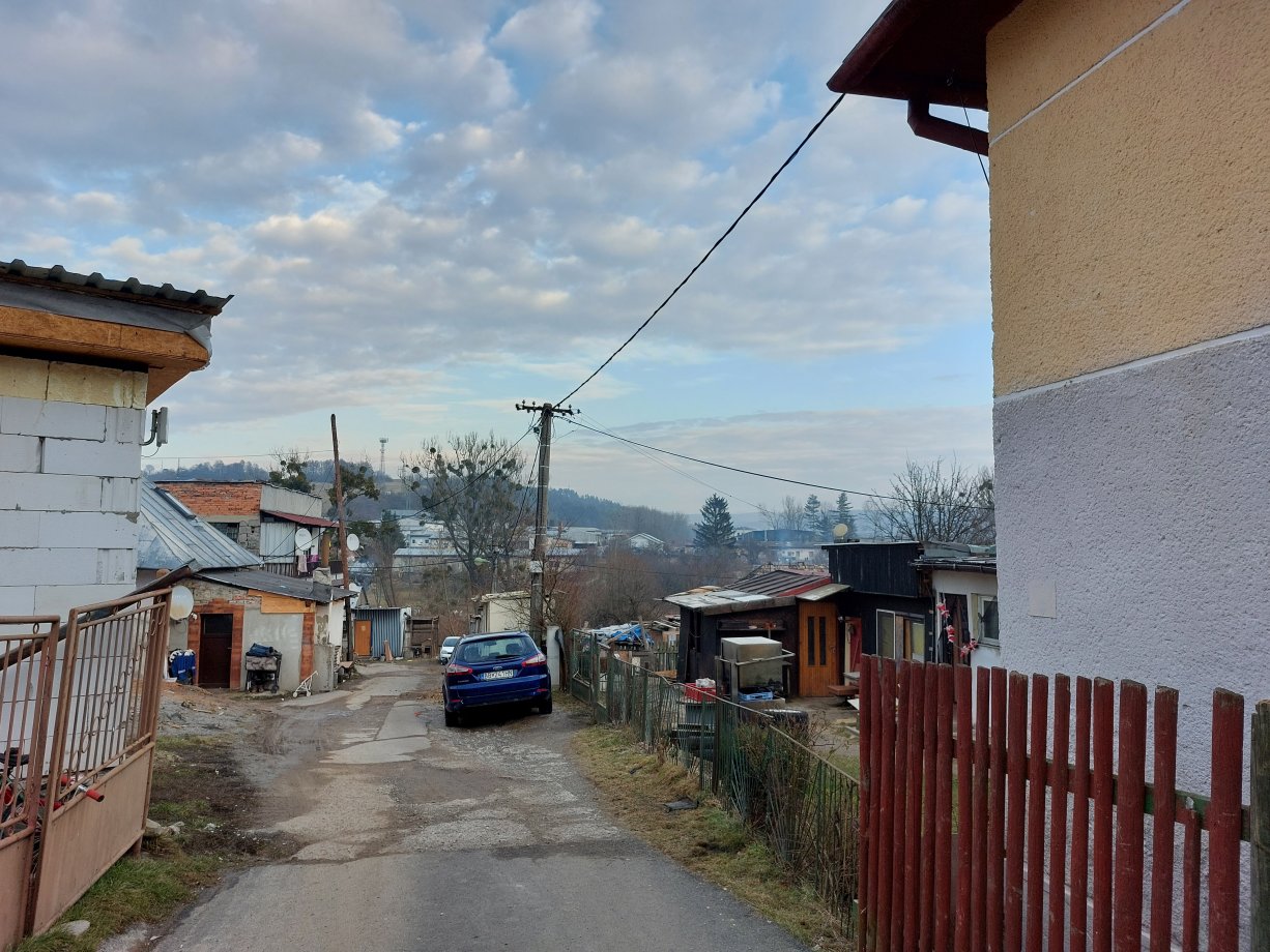 Banskobystrická komunita Na Hrbe, 1. časť: chodci v ohrození